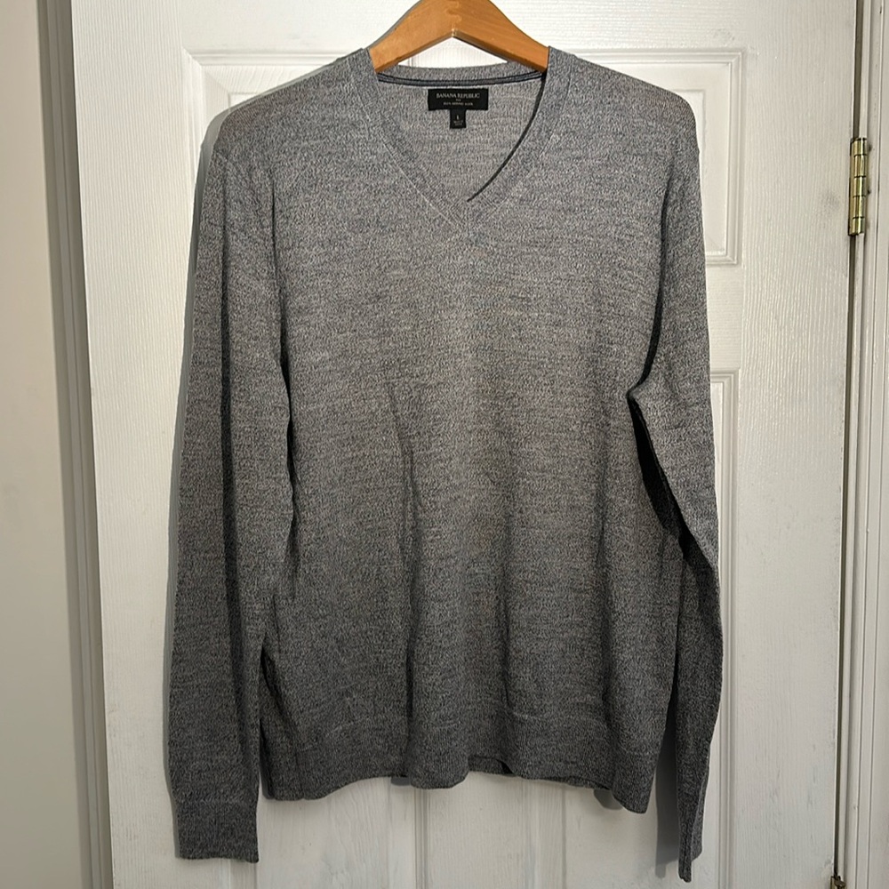 Banana Republic Men’s Silver/Gray Sweater 100% Wool